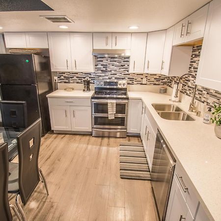 Spacious 2-Bedroom Townhouse With Pool & Private Patio In Central 拉斯维加斯 外观 照片