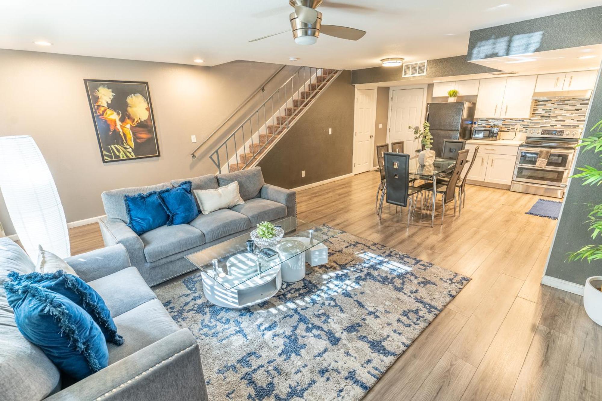 Spacious 2-Bedroom Townhouse With Pool & Private Patio In Central 拉斯维加斯 外观 照片
