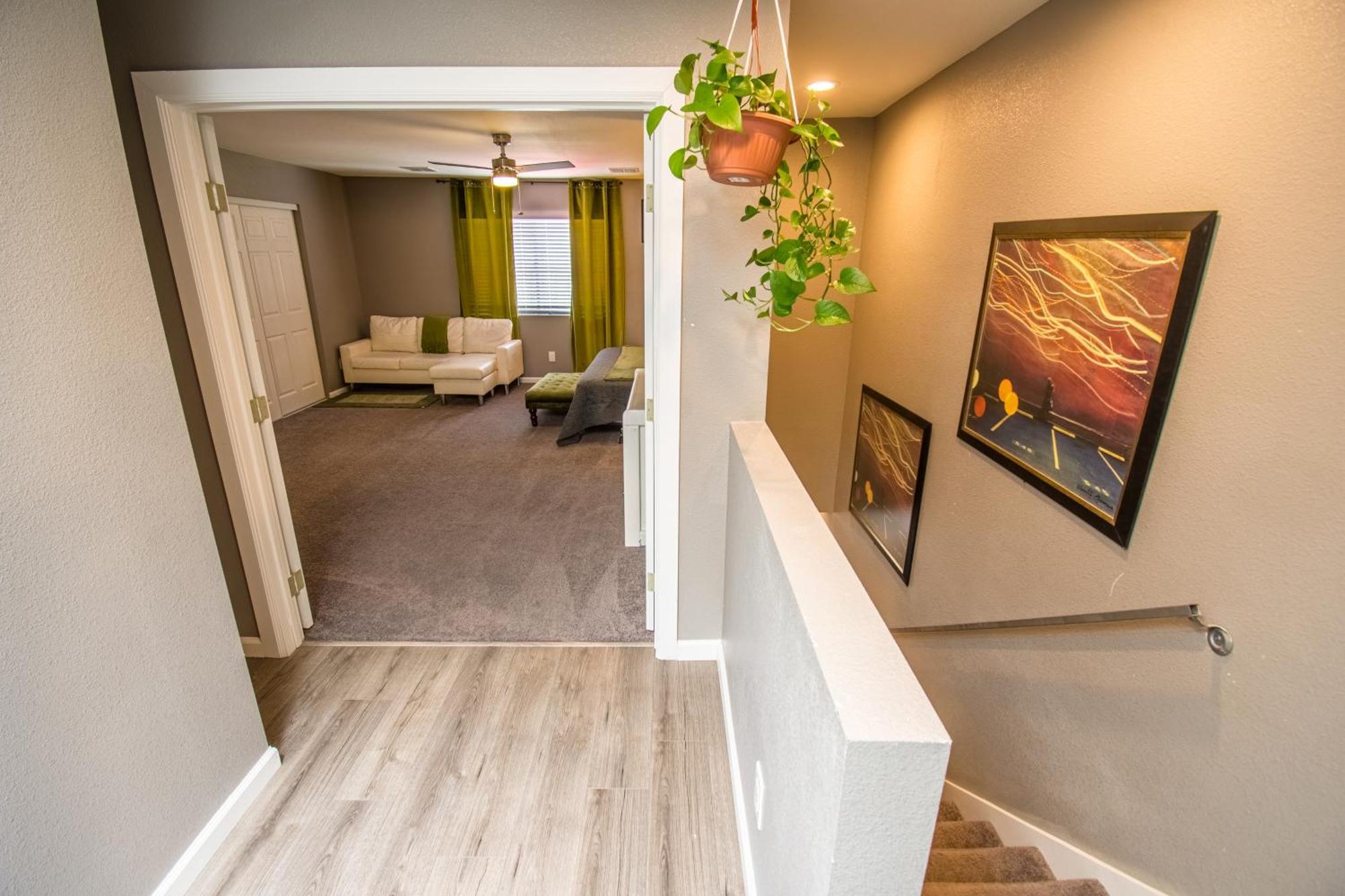 Spacious 2-Bedroom Townhouse With Pool & Private Patio In Central 拉斯维加斯 外观 照片