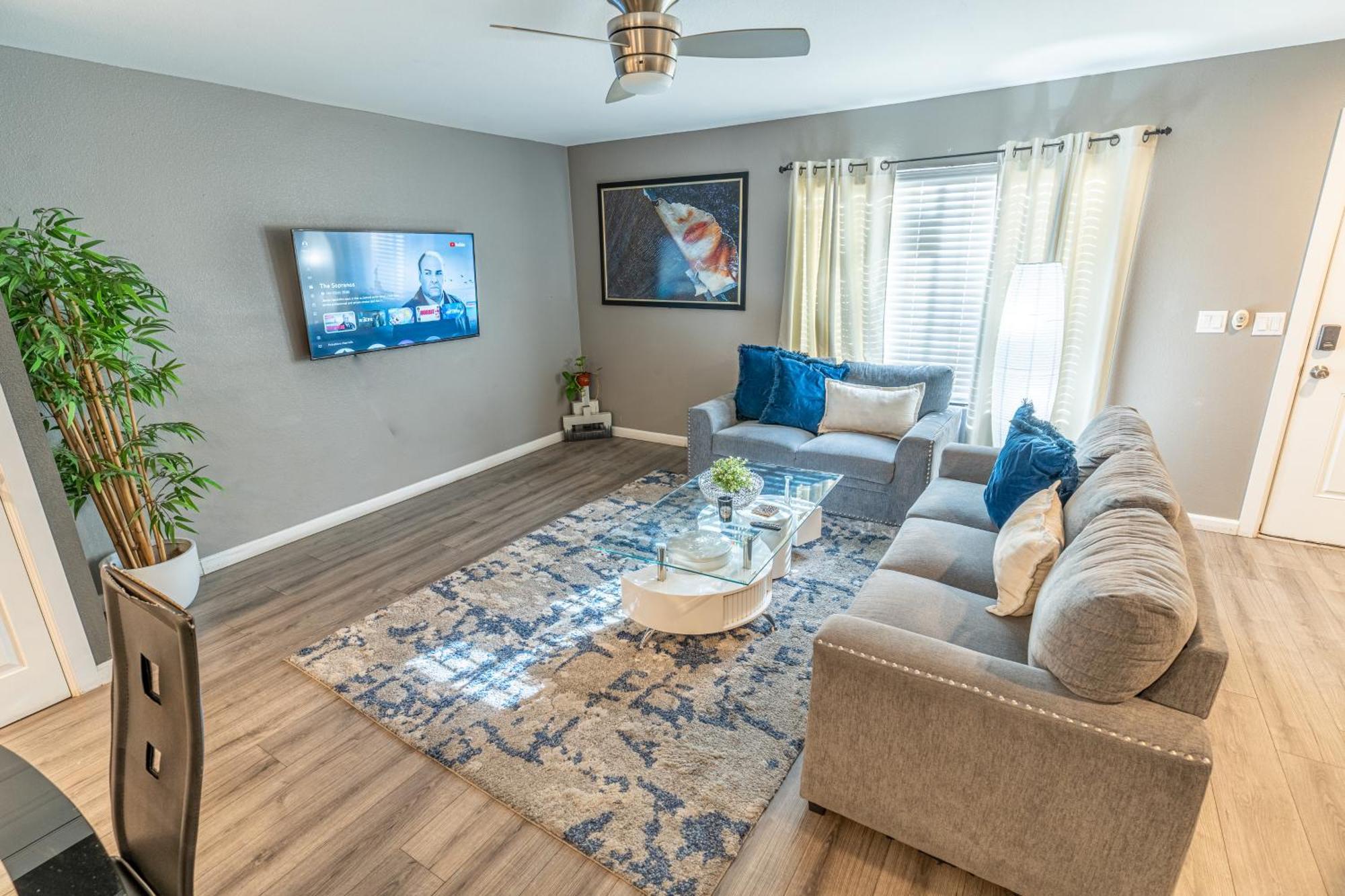 Spacious 2-Bedroom Townhouse With Pool & Private Patio In Central 拉斯维加斯 外观 照片